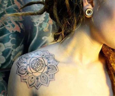 50 Cute Clavicle Tattoos for Women | Art and Design