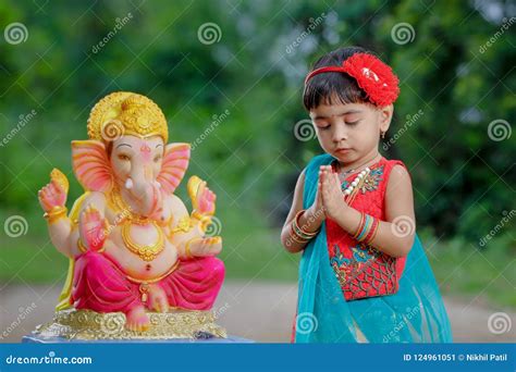 Little Indian Girl Child with Lord Ganesha and Praying , Indian Ganesh ...