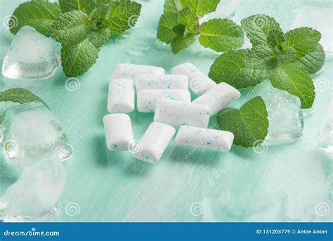 Mint Chewing Gum Stock Images - Download 1,497 Royalty Free Photos