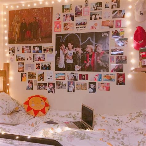 Pinterest Kyyeonn Army Room Decor Room Kpop Kpop Room Ideas