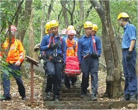 女子馬鞍山失足墮崖困通宵 消防游繩擔架救回