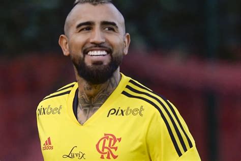 Quando Vidal estreia no Flamengo Confira provável data DCI