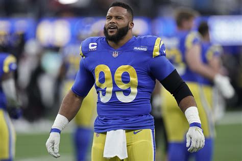 All-Pro Aaron Donald returning to LA Rams with a big raise | AP News
