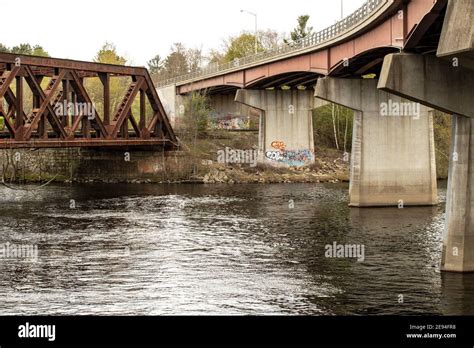 Both Of These Bridges Are Located Over The Merrimack River In Hooksett
