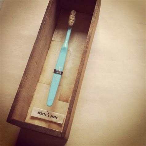 Une Vraie Brosse Dents Par Ga Lle Faure Tout Rien Sculpture De