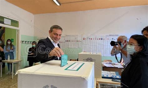 Comunali Cosenza Francesco Caruso Incontra Pichierri Mentre De Cicco