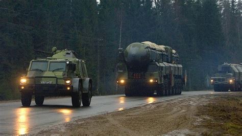 Video Dotaciones De Misiles Estratégicos Rusos Se Ejercitan En Los Bosques De Rusia Central Rt