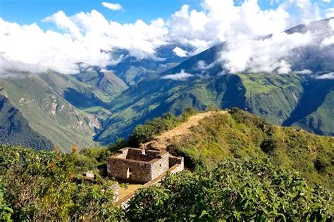 Choquequirao, the last Inca precinct among the clouds of Cuzco