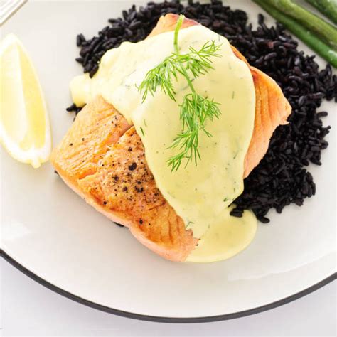 Pan Seared Salmon With Dill Hollandaise Sauce Savor The Best