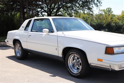 1987 Oldsmobile Cutlass Supreme | Midwest Car Exchange