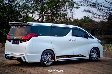 2017 Toyota Alphard G With Glanzen