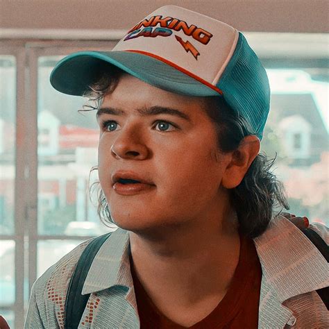 𝑫𝒖𝒔𝒕𝒊𝒏 𝑯𝒆𝒏𝒅𝒆𝒓𝒔𝒐𝒏」 Stranger Things Dustin Stranger Things Characters