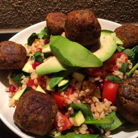 Bulgur Salad With Falafel And Humous Lekker