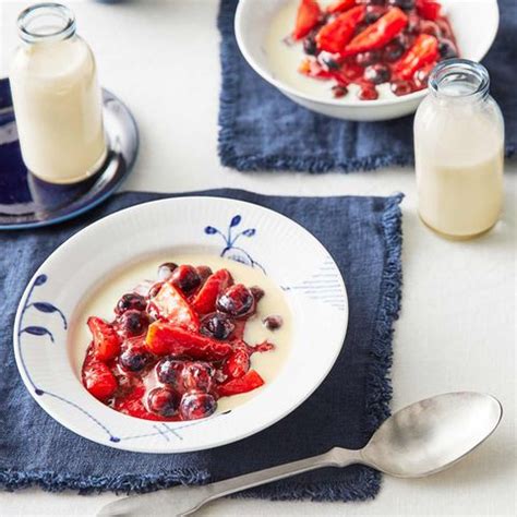 Rote Grütze mit Vanillesauce Rezept ESSEN UND TRINKEN