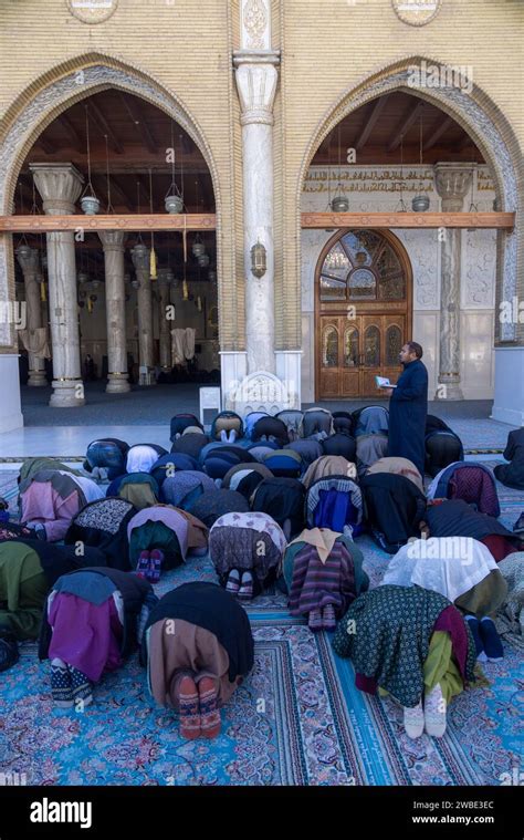 Kufa Mosque Hi Res Stock Photography And Images Alamy