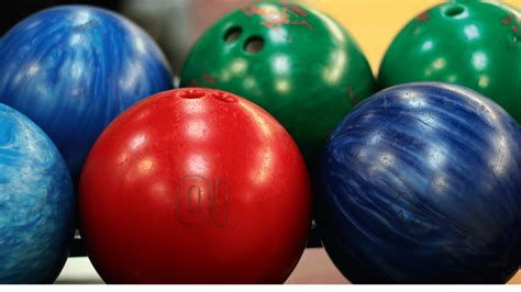 Urethane Vs Reactive Resin Bowling Balls: Compared and Explained ...