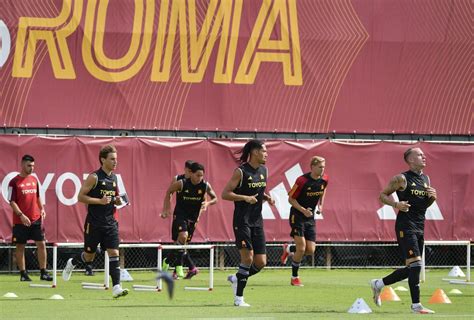 Roma Lallenamento A Trigoria A Due Giorni Dal Big Match Con Il Milan