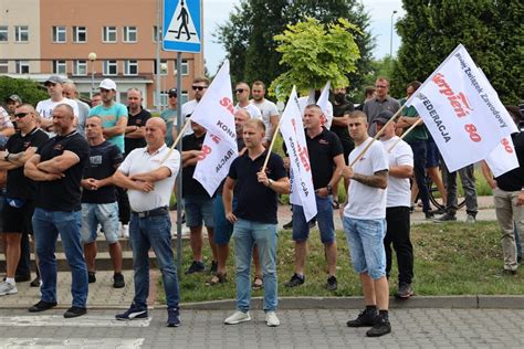 Związkowcy Protestują Pod Siedzibą Jsw Domagają Się Równego