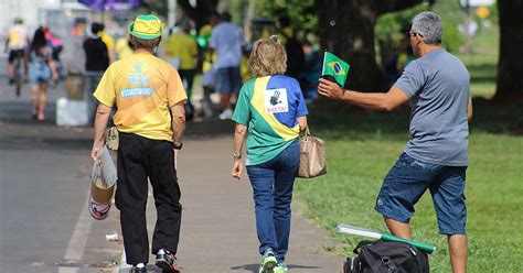 Manifestantes V O S Ruas Favor Do Impeachment