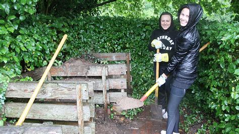 Klassenzimmer Bauerngarten Schüler des Clara verbringen Tag im