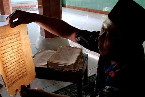 Melihat Mushaf Al Quran Blawong Jejak Sejarah Religi Di Gogodalem