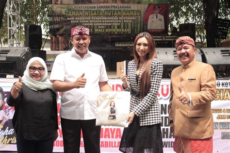 Genjot Potensi Wisata Dan Umkm Pemkot Bekasi Serahkan Sarana Prasarana