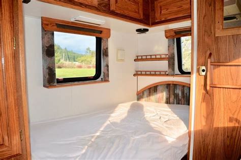 Chinook Se W Style Coach In Home Interior And Exterior