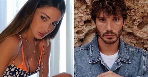 Belen E Stefano Paparazzati Dopo L Addio Lei Bacia Antinolfi Lui Con