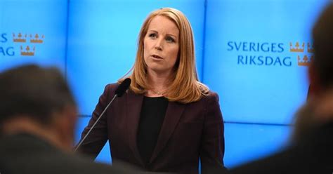 C Vill Släppa Fram Stefan Löfven Som Statsminister Svt Nyheter