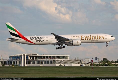 A6 EGO Emirates Boeing 777 31HER Photo By Daniel Meyer ID 295112