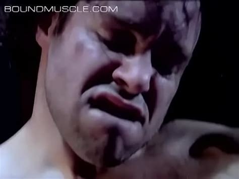 Dos Guapos Luchadores Se Chupan El Uno Al Otro En El Ring XVIDEOS