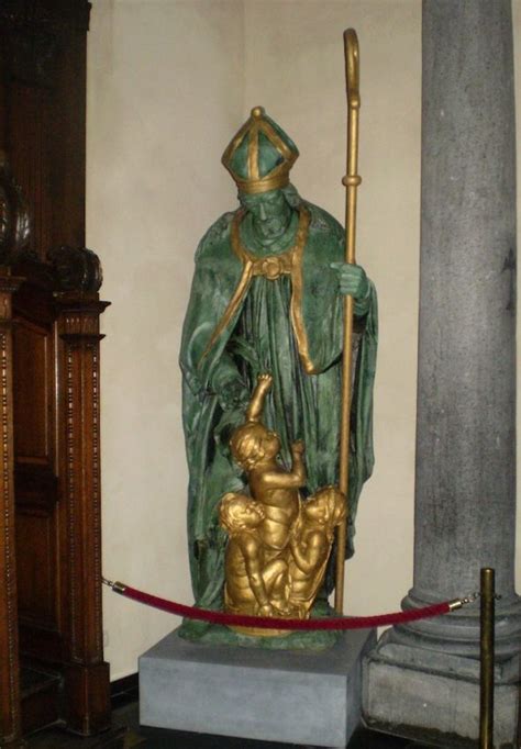 Statue De Saint Nicolas Grand Place De Bruxelles Be Monumen