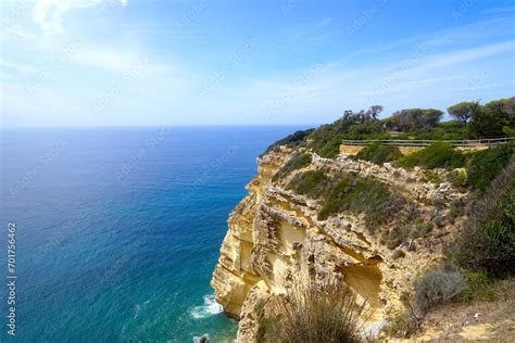 Foto De View From The Mirador Torre Del Tajo Towards The Huge Cliffs At