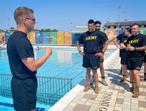 Garrison Provides Pool for Airborne Water Training | Article | The