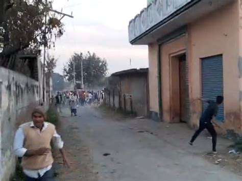 Controversy Over Commenting While Playing Cricket In Meerut मेरठ में