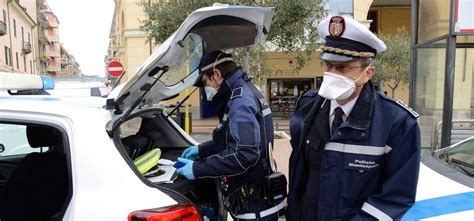 Savona Due Negozianti Senza Mascherina Multati Dai Vigili Urbani In