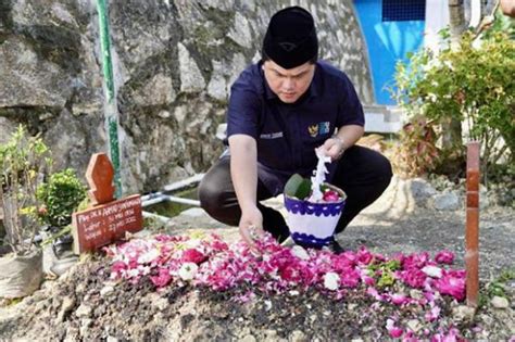 Erick Thohir Ziarah Ke Makam Buya Syafii Maarif