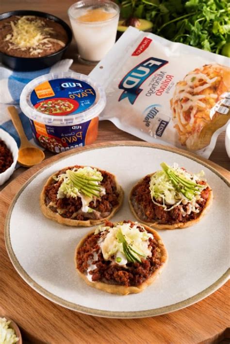 Sopes Con Chorizo Y Queso Con Sal Y Azucar