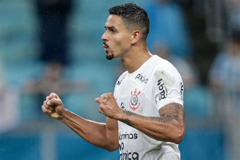 Veríssimo enaltece vitória do Corinthians um a menos Soubemos