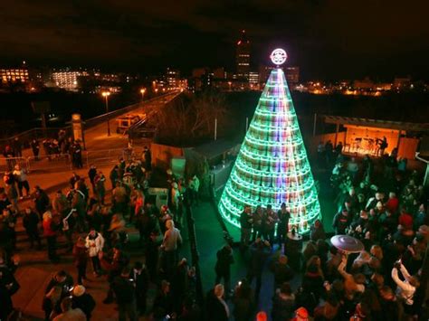 Ny Brewery Lights Up Giant Keg Tree For The Holidays