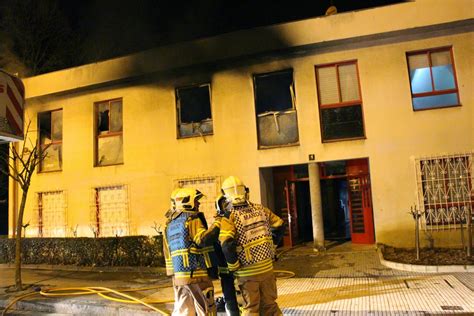 Fallece un anciano tras declararse un incendio en el salón de su