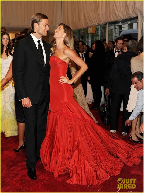 Who Is Tom Bradys Wife Meet Gisele Bundchen Model Mom Photo