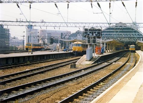 Manchester Piccadilly Platforms 5 14 Peter Whatley Cc By Sa 2 0