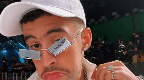 Por esta razón Bad Bunny se ARREPIENTE de su implantación de DIENTES