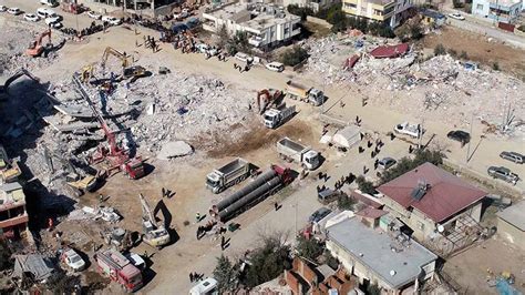 Depremde Akp Li Yenin Konutlar Onlarca Ki Iye Mezar Oldu