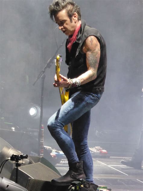 Simon Gallup 2016 The Cure Concert Chain Of Flowers Robert Smith