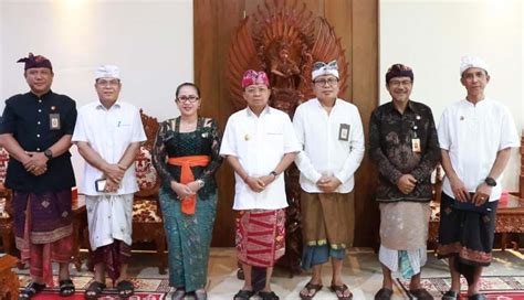 Nusabali Gubernur Koster Hibahkan Gedung Untuk Bawaslu Bali