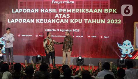 Bpk Serahkan Laporan Hasil Pemeriksaan Keuangan Kpu Tahun 2022 Foto