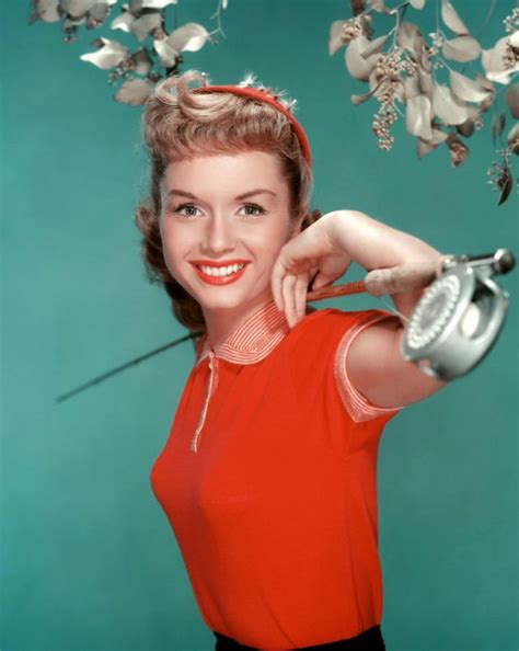 20 Wonderful Color Photos Of A Young And Beautiful Debbie Reynolds In