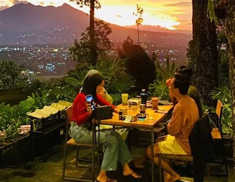 Kafe Pasir Angin Bogor Oasis Sejuk Di Tengah Hutan Pinus Lokasi Yang